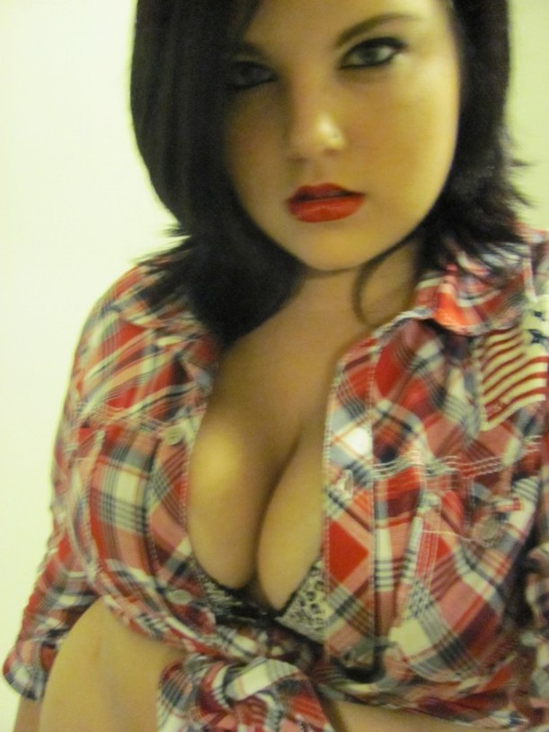 Busty girl selfshot cleavage